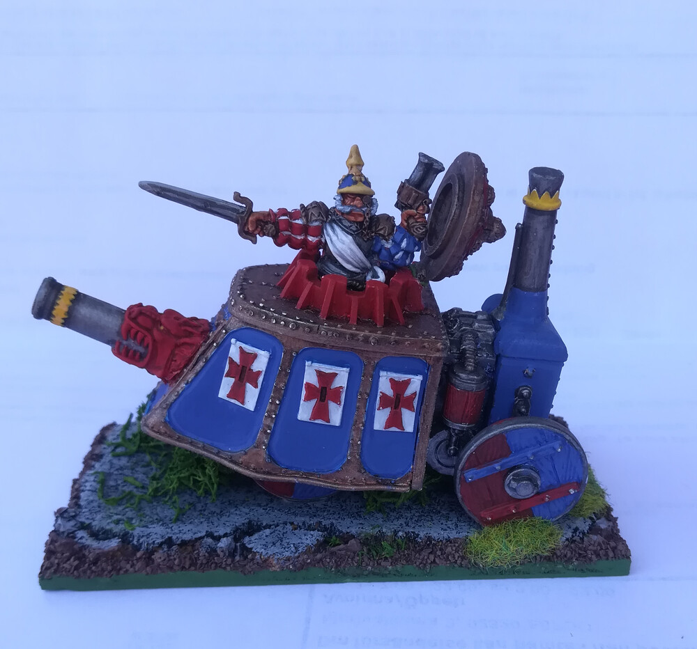 Steam tank. Kings of Warissa tämä on sota-alttari, joka parantaa omien yksiköiden kestokykyä ja ampuu salamaa. Maalattu kevät/kesä 2019?