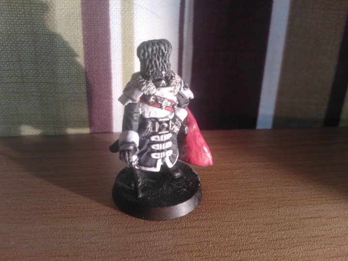 Vostroyalainen itse väkerretty komentaja, pohjana tank accessory sprue.