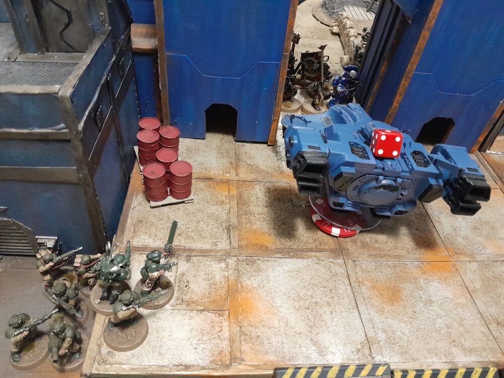 Earthshaker scatteroi ja tuhoaa luonnollisesti omia, muttei vihollisen tankkia.