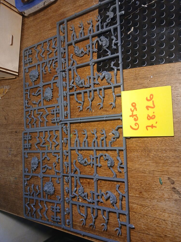 Tyranid genestealers sprue.jpg