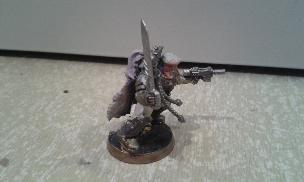 Lord Commissar sivusta katsottuna
